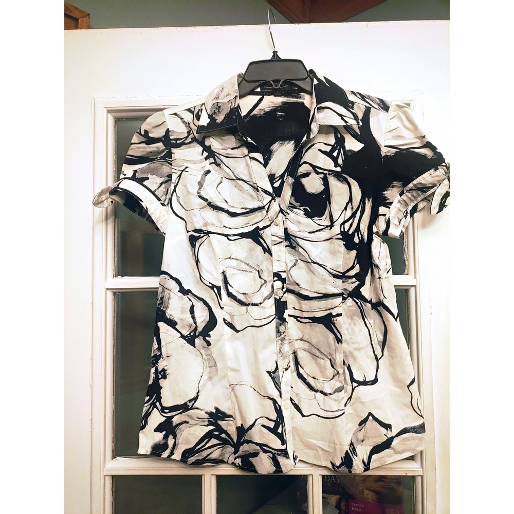 Express Women's L Regular Black White Gray Floral Collared Short Sleeve Blouse